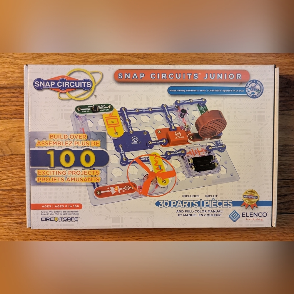 NIB Snap Circuits Junior 30 piece fun hands on learning electronics over 100